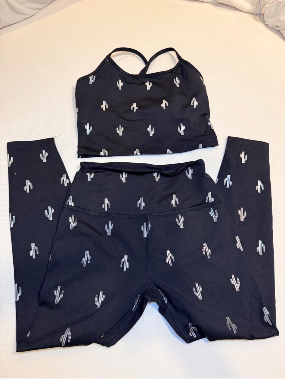 Beyond Yoga Set Cactus-Print Leggings & Crop Sports Bra Set